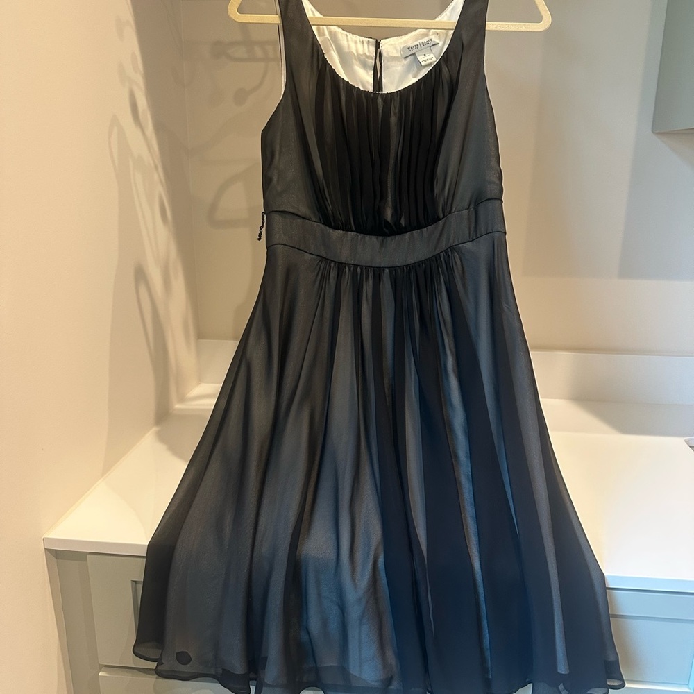 EUC whitehouse black market cocktail dress